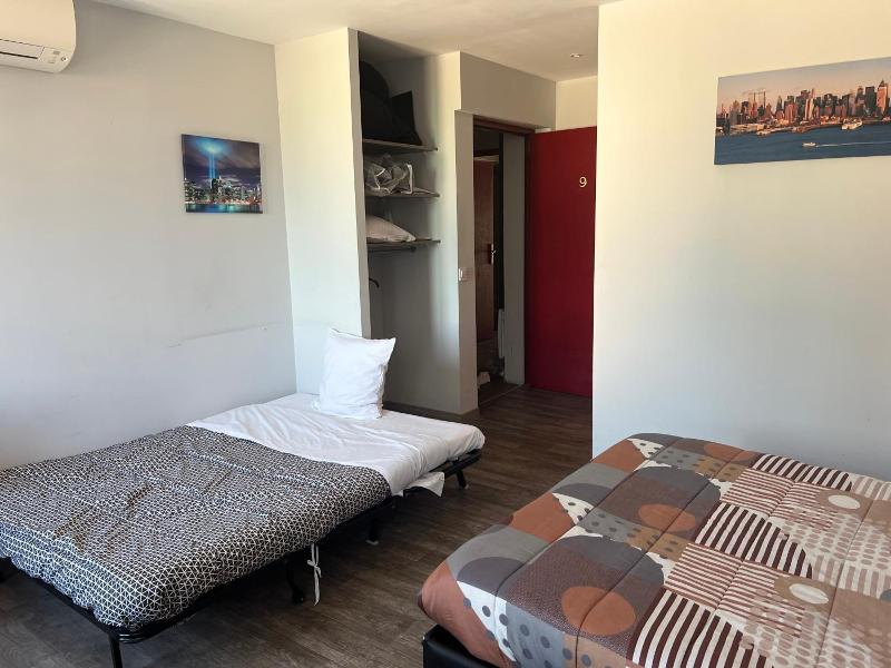 Hôtel des Deux Gares image