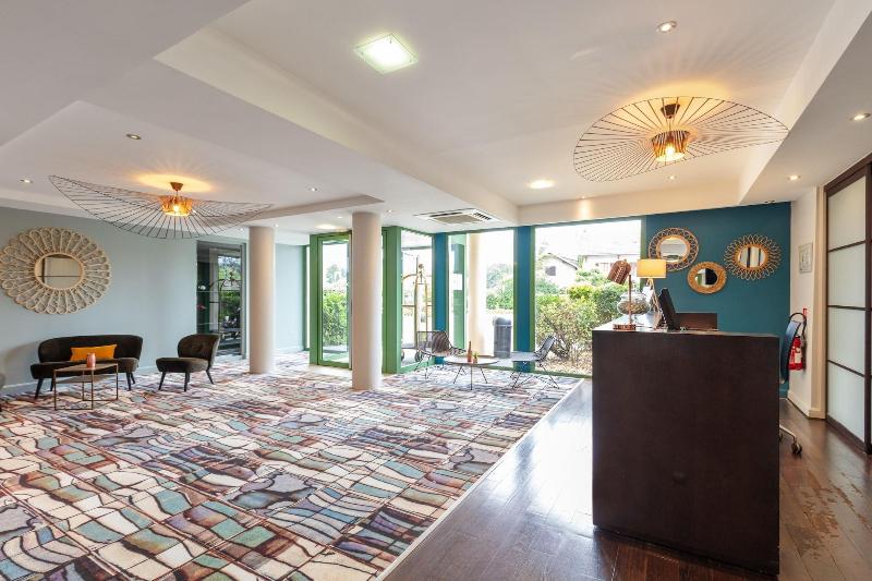 Lobby & Reception