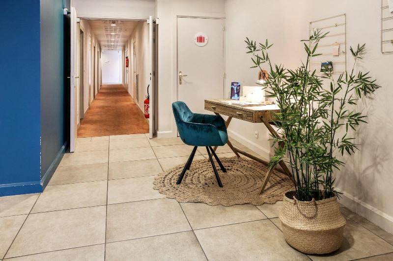 Lobby & Reception