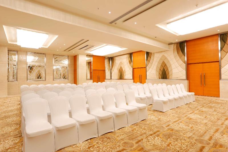 Nataraj Sarovar Portico image