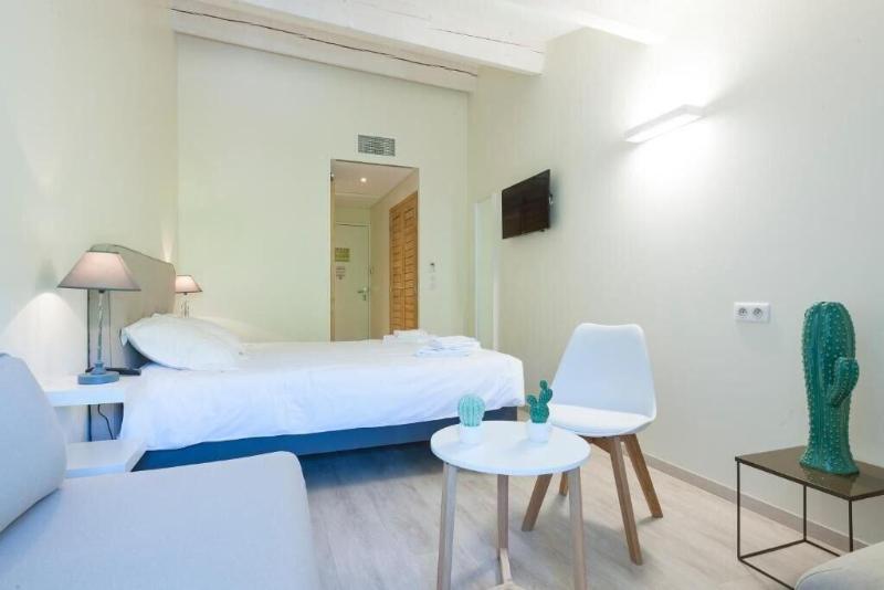 Hotel Restaurant Des Maures image