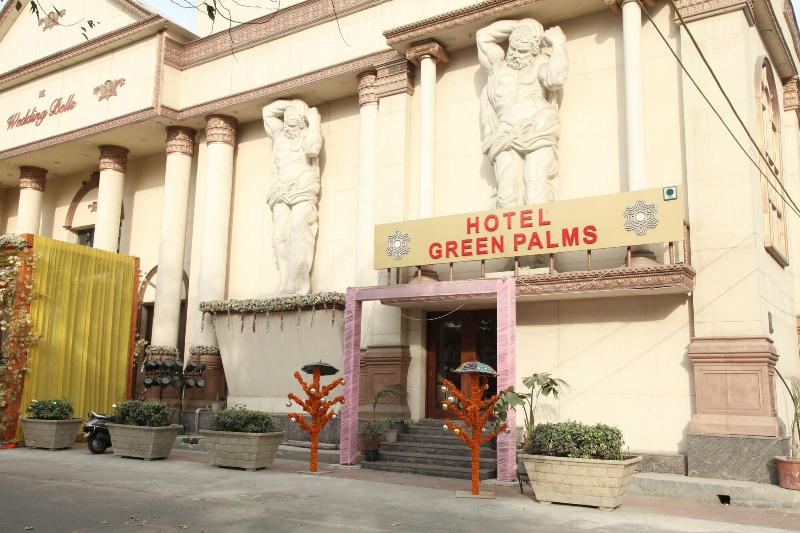 Green Palms Hotel — exterior view