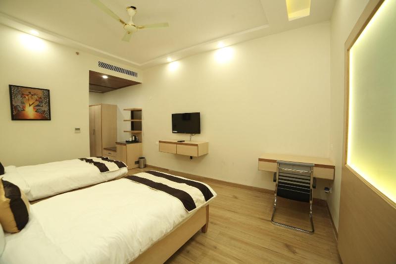 Green Palms Hotel image