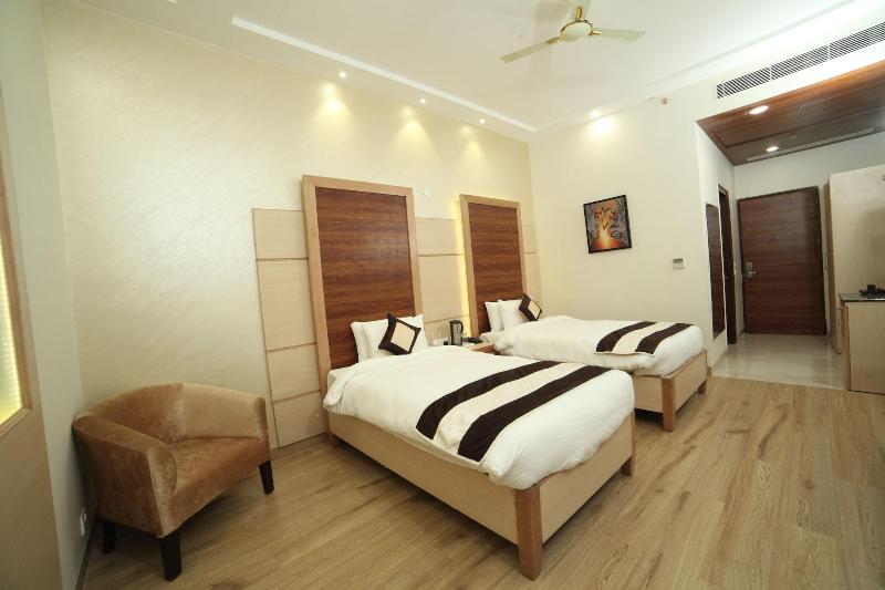 Green Palms Hotel image