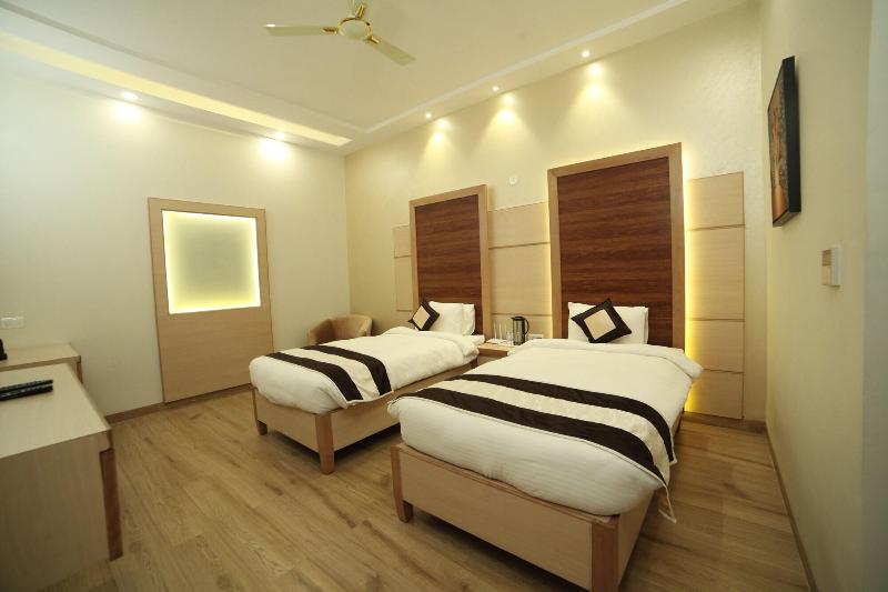 Green Palms Hotel image