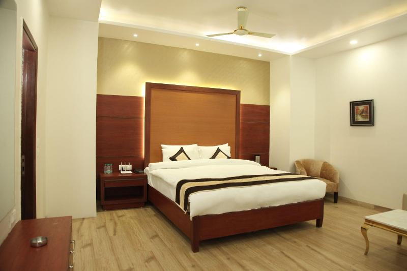 Green Palms Hotel image