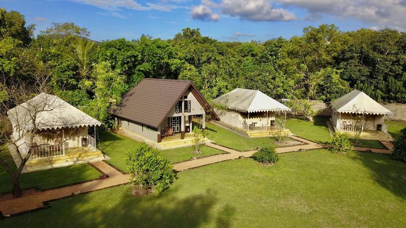 Rangiri Dambulla Resort — exterior view