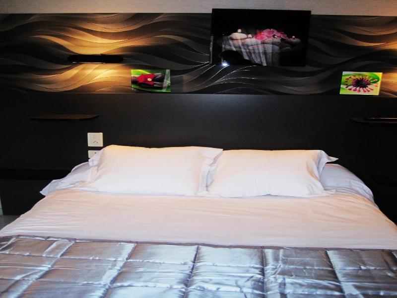 Hotel Restaurant  Rive Gauche image