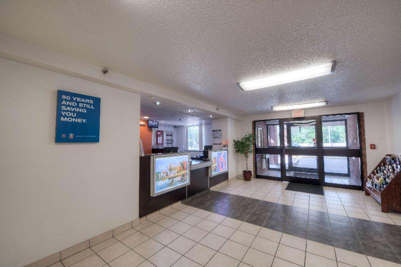 Motel 6 Branford, Ct - New Haven image