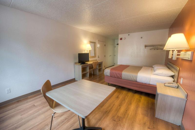 Motel 6 Branford, Ct - New Haven image