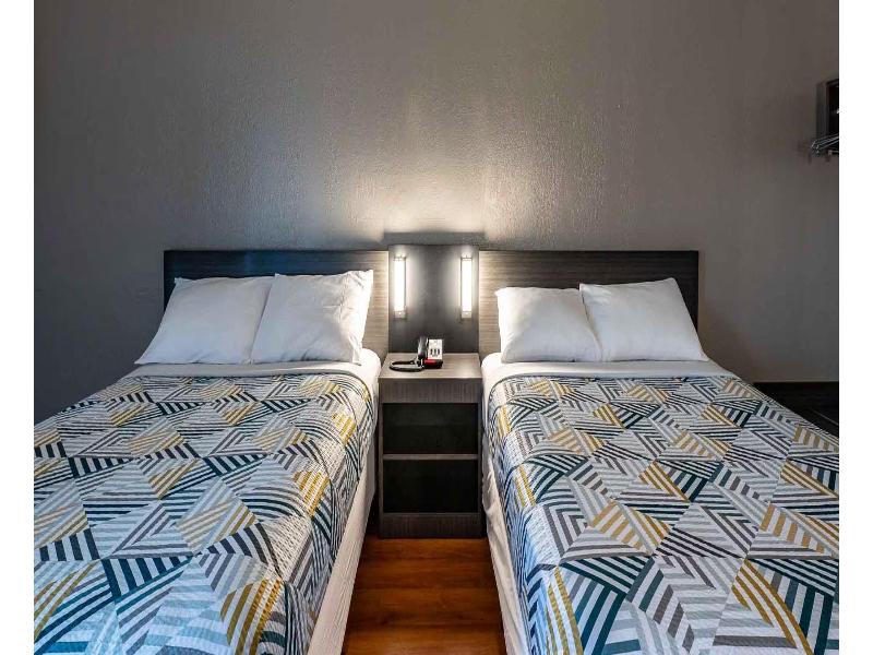 Motel 6 Branford, Ct - New Haven image