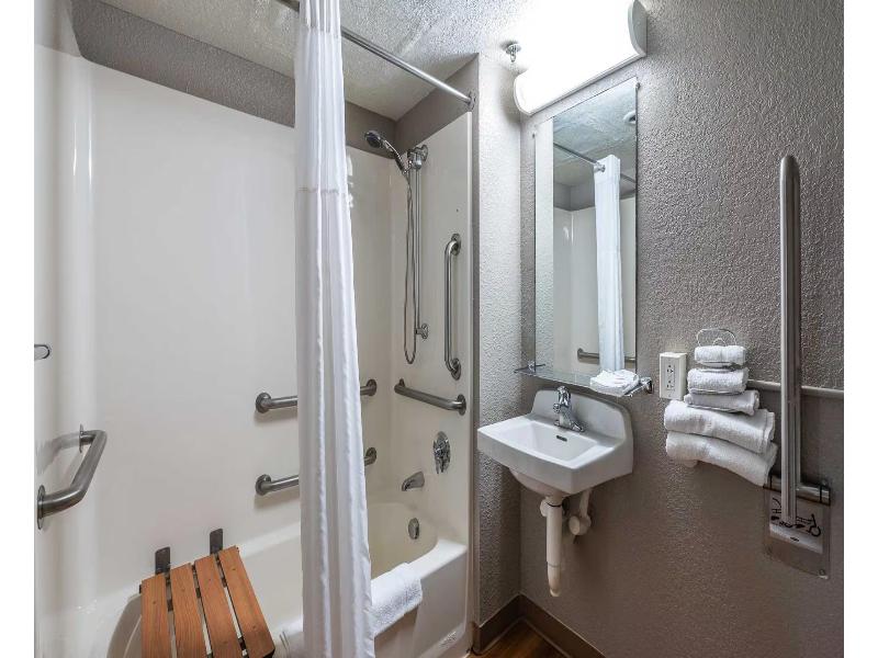 Motel 6 Branford, Ct - New Haven image