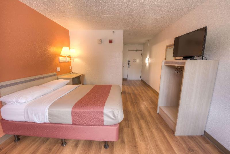 Motel 6 Branford, Ct - New Haven image