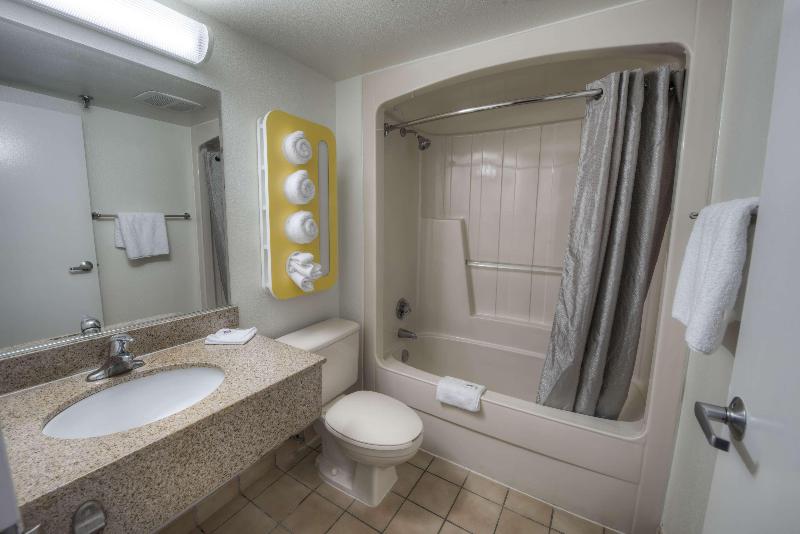 Motel 6 Branford, Ct - New Haven image