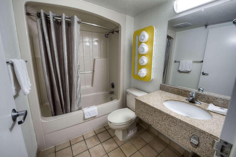 Motel 6 Branford, Ct - New Haven image