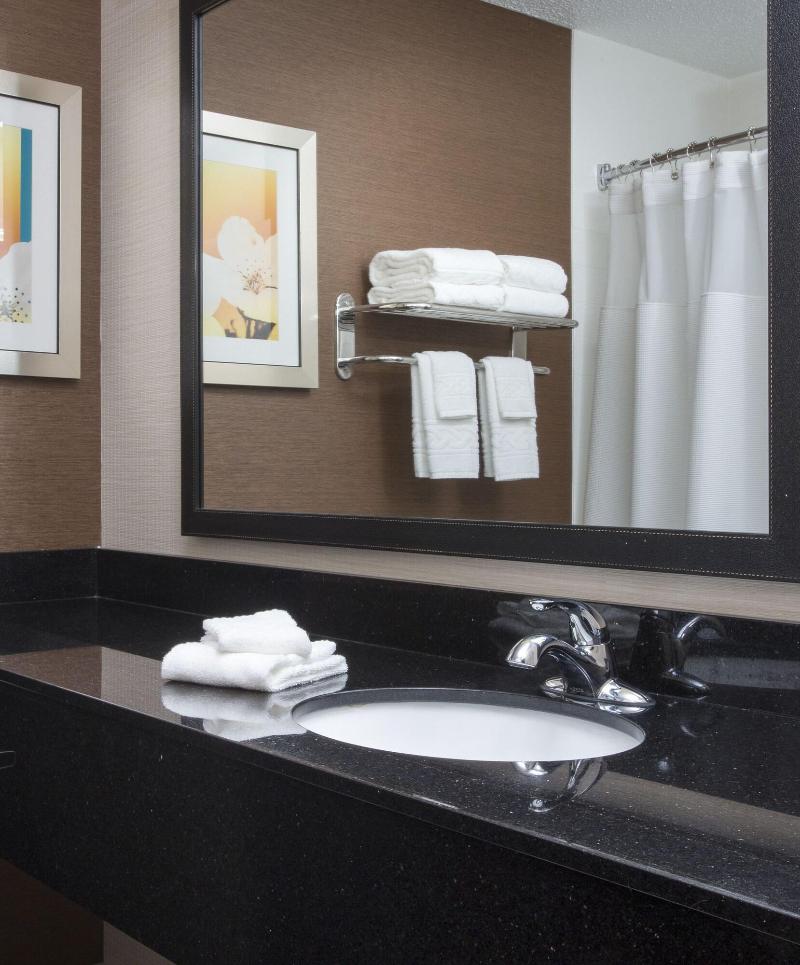 Fairfield Inn & Suites Quincy image