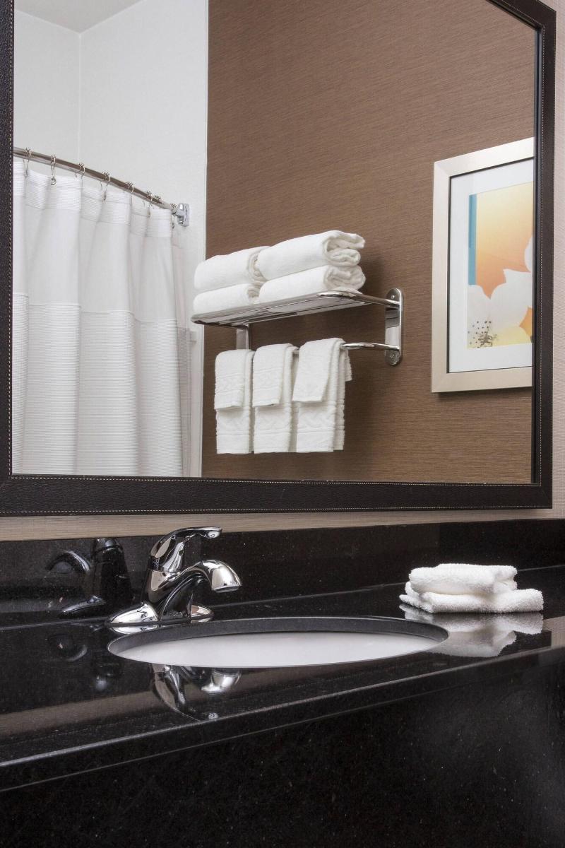Fairfield Inn & Suites Quincy image