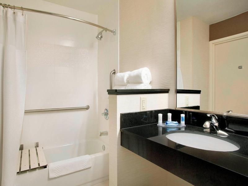 Fairfield Inn & Suites Quincy image
