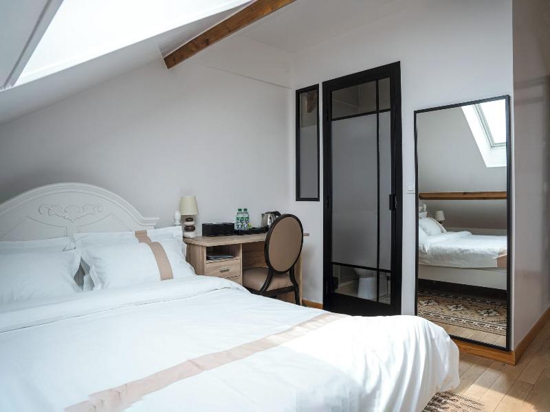 La Maison Charentonneau image
