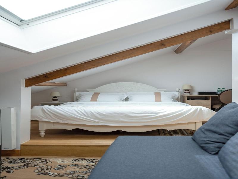 La Maison Charentonneau image