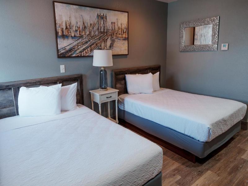 Price Pointe Inn image