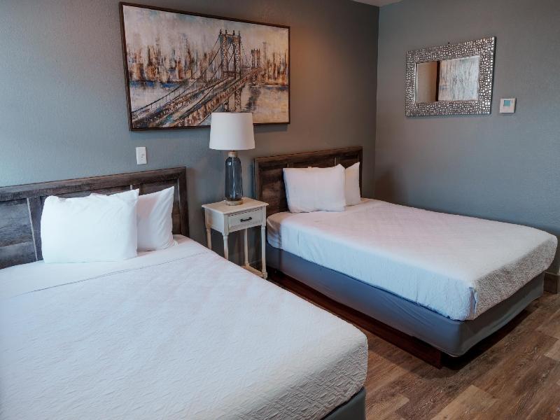 Price Pointe Inn image