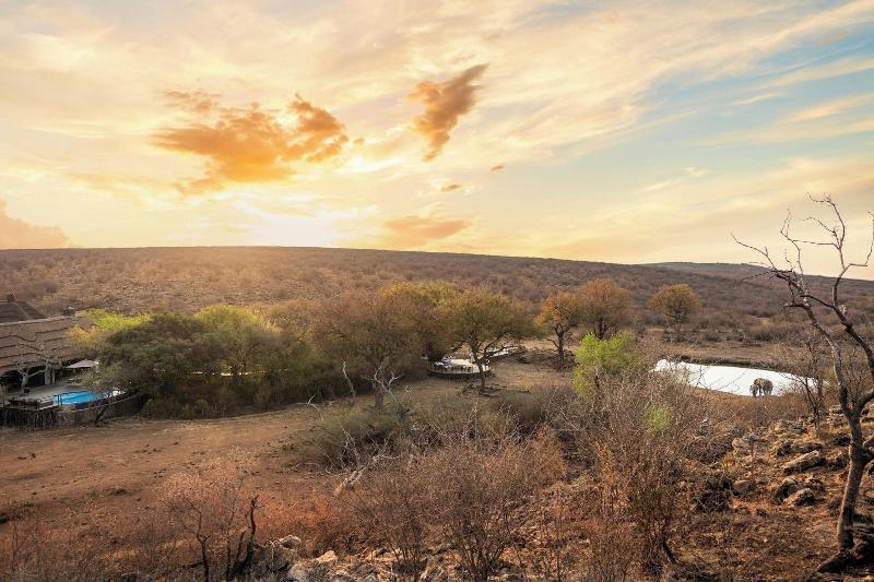Tuningi Safari Lodge