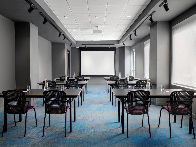 Aloft Houston Shenandoah image