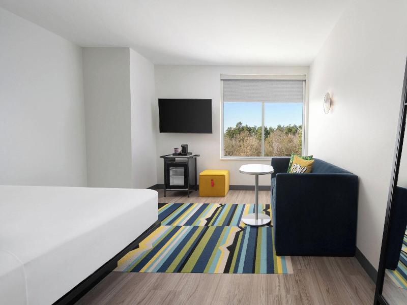 Aloft Houston Shenandoah image