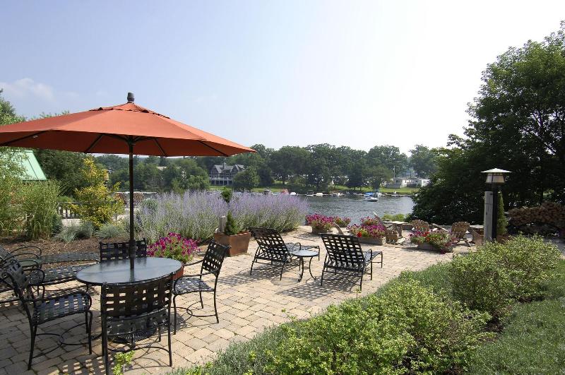 Lake Pointe Inn image