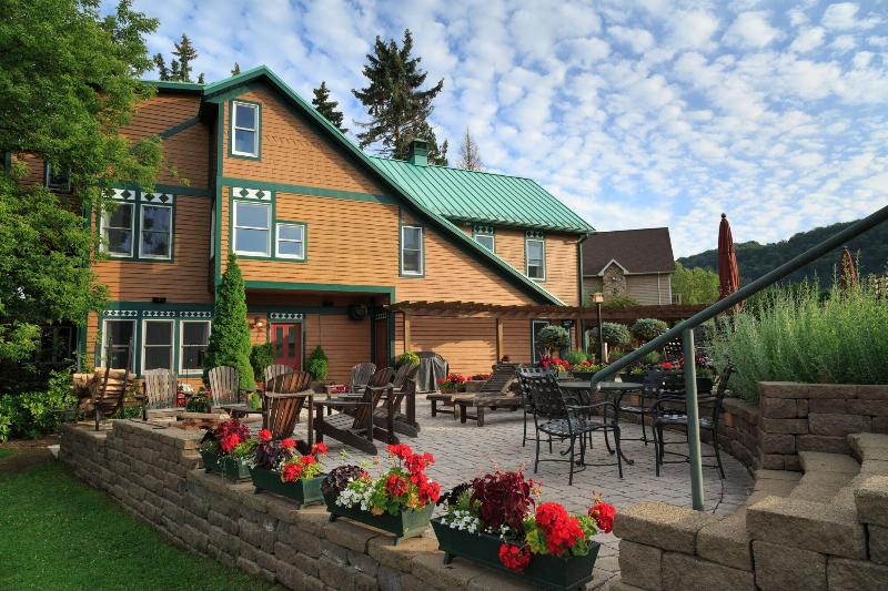 Lake Pointe Inn image