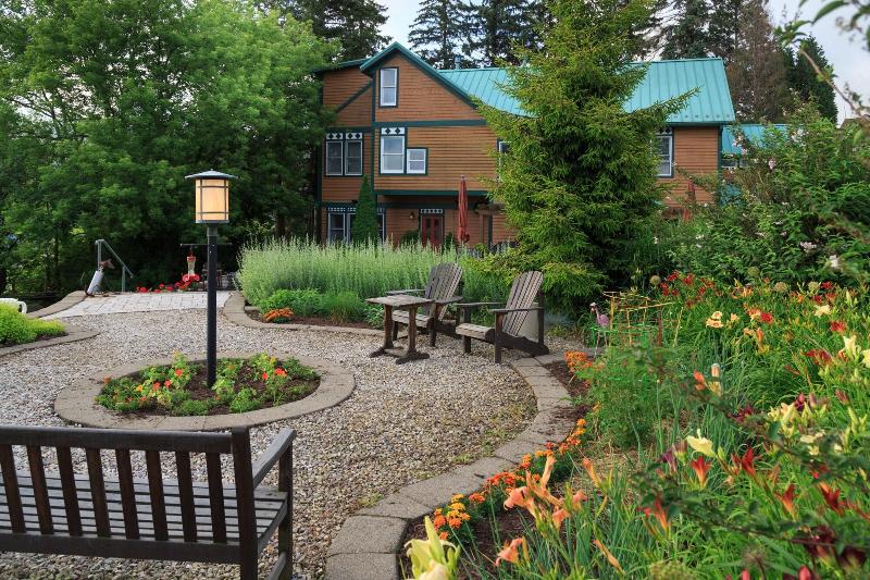 Lake Pointe Inn image