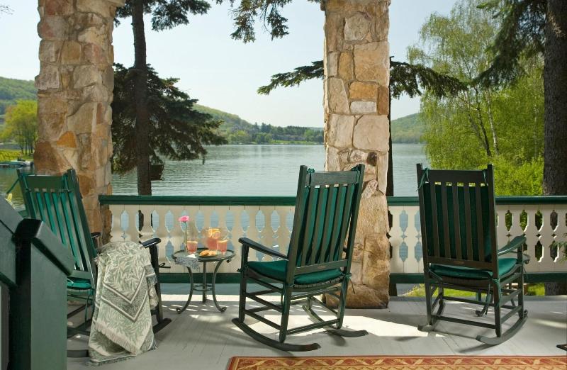 Lake Pointe Inn image