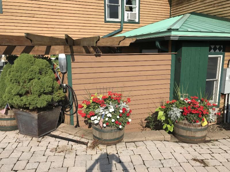 Lake Pointe Inn image