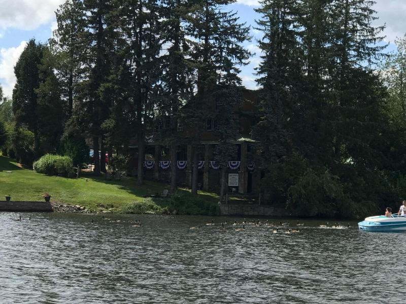 Lake Pointe Inn image