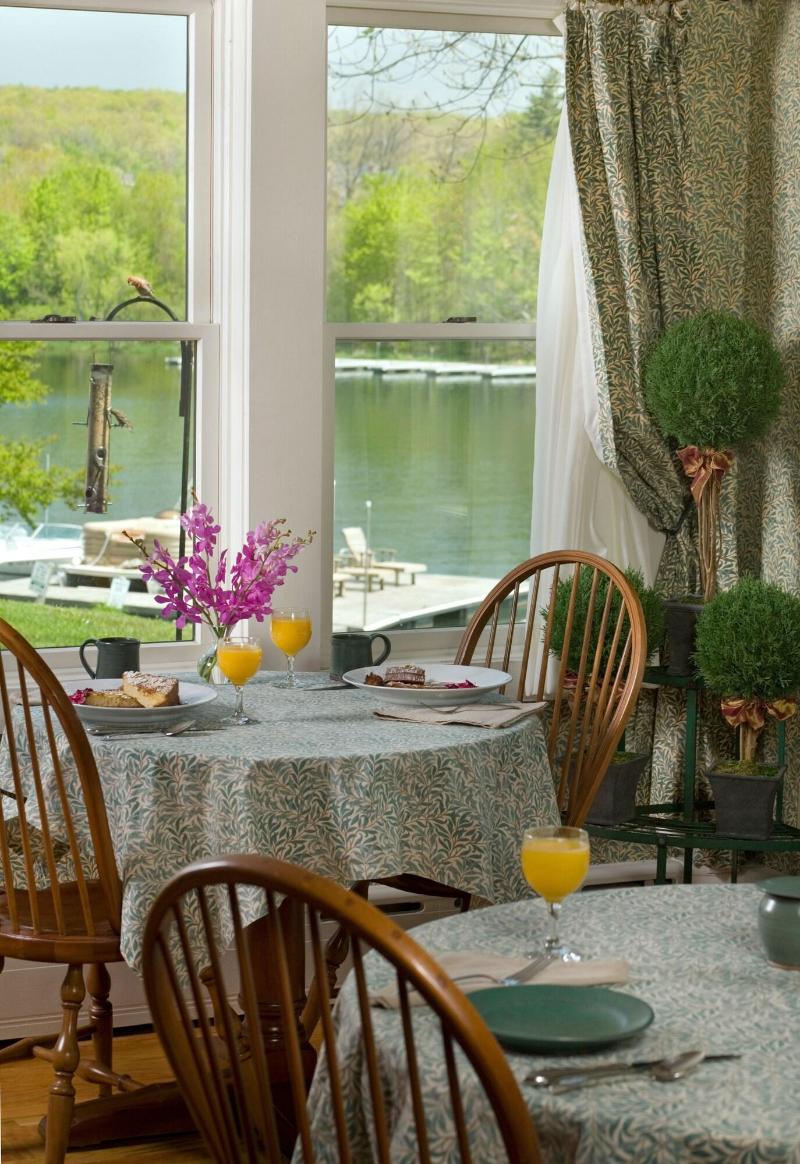 Lake Pointe Inn image