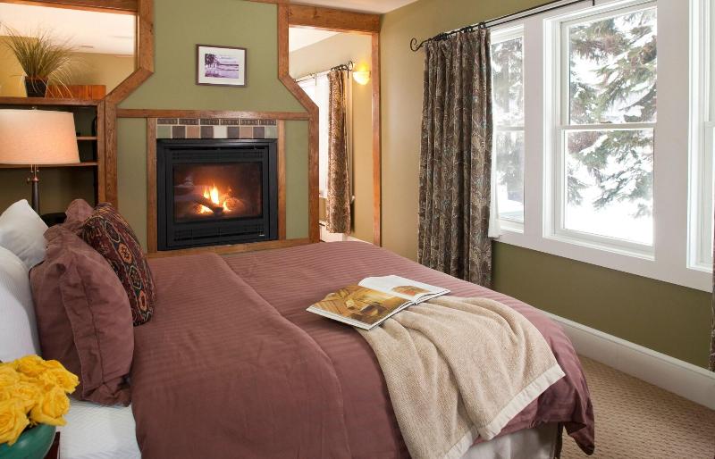Lake Pointe Inn image