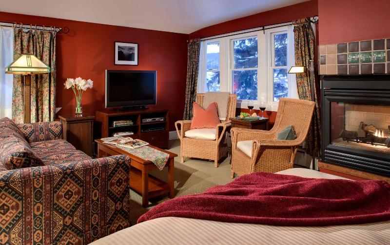 Lake Pointe Inn image