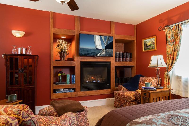 Lake Pointe Inn image