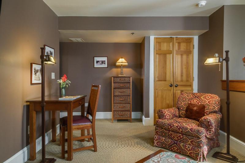 Lake Pointe Inn image