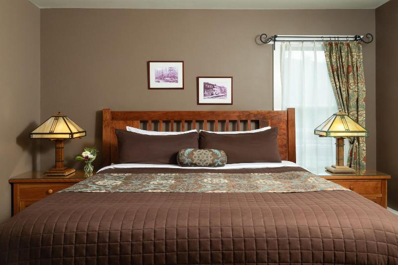 Lake Pointe Inn image