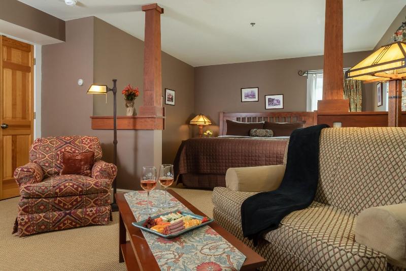 Lake Pointe Inn image