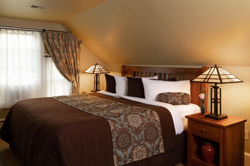 Lake Pointe Inn image