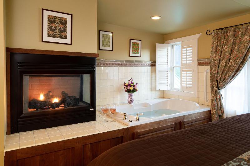 Lake Pointe Inn image