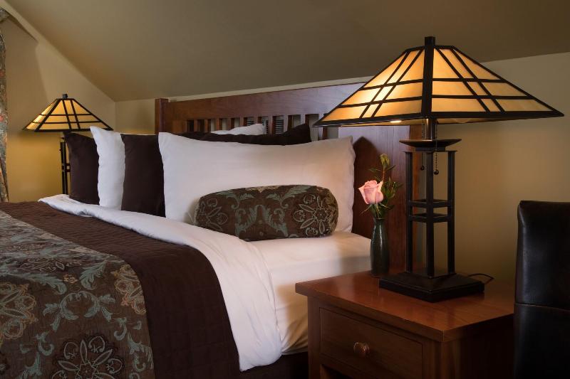 Lake Pointe Inn image
