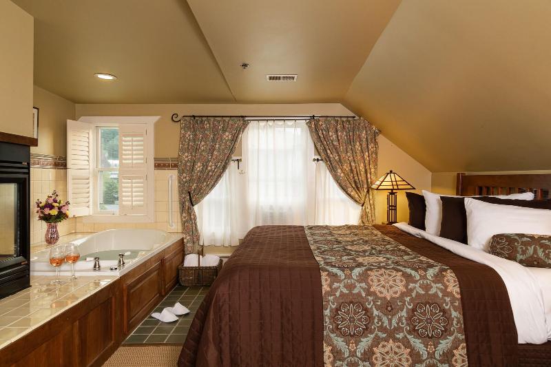 Lake Pointe Inn image