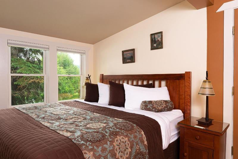 Lake Pointe Inn image