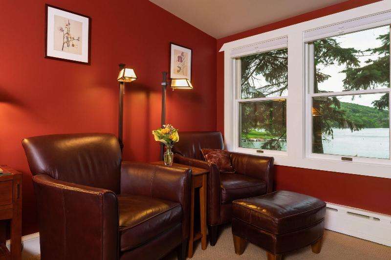Lake Pointe Inn image