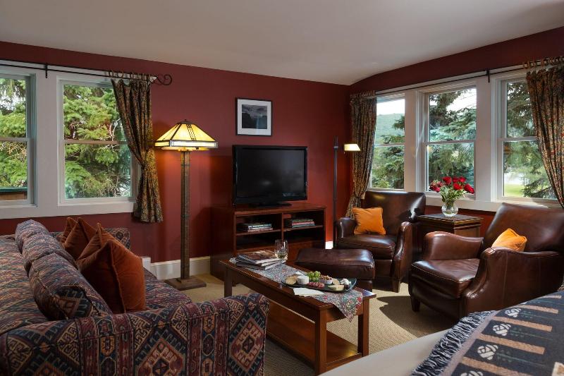 Lake Pointe Inn image