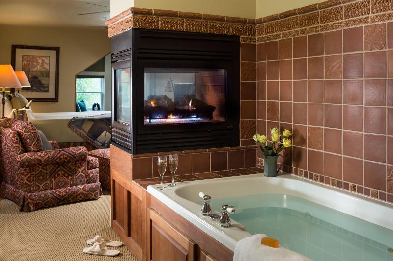Lake Pointe Inn image